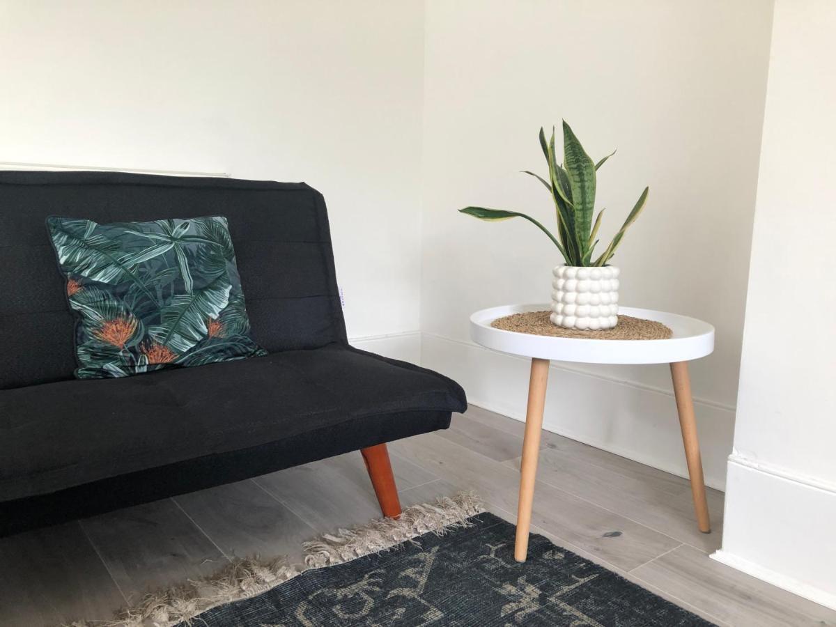 Bright Chiswick Apartment - Great Location London Bagian luar foto