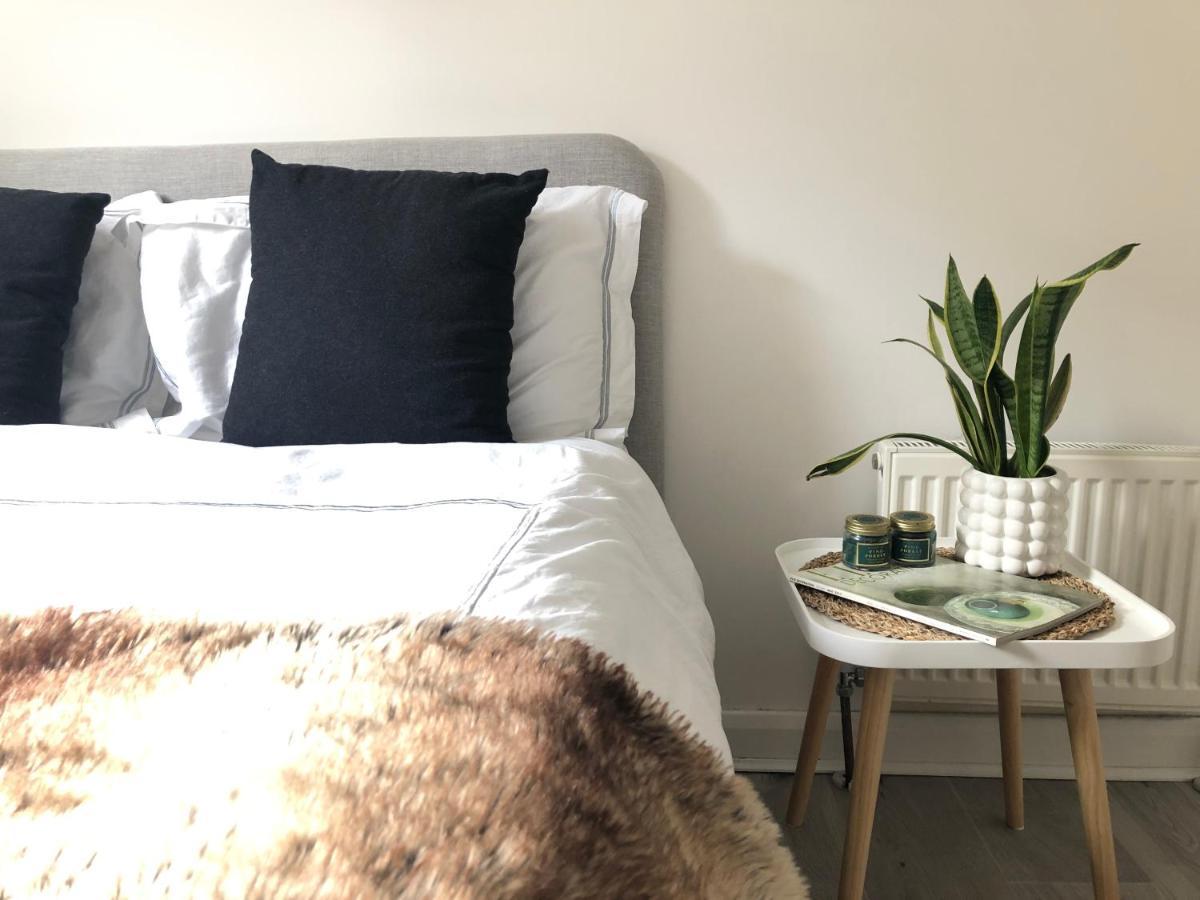 Bright Chiswick Apartment - Great Location London Bagian luar foto