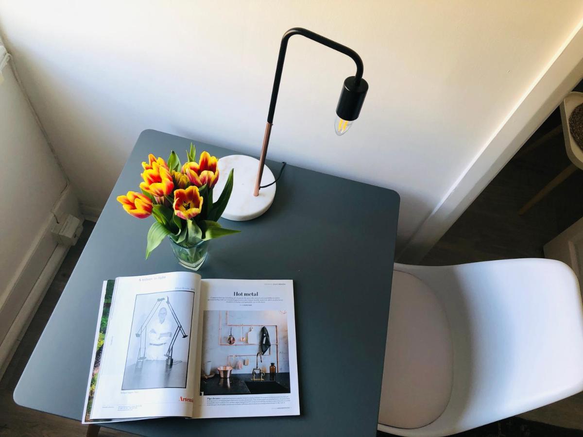 Bright Chiswick Apartment - Great Location London Bagian luar foto