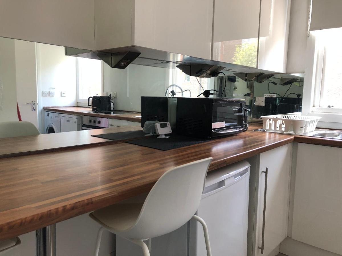 Bright Chiswick Apartment - Great Location London Bagian luar foto