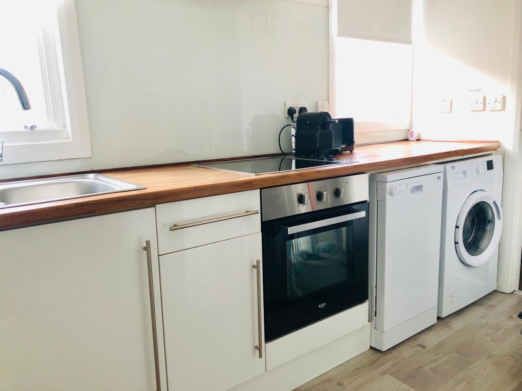 Bright Chiswick Apartment - Great Location London Bagian luar foto