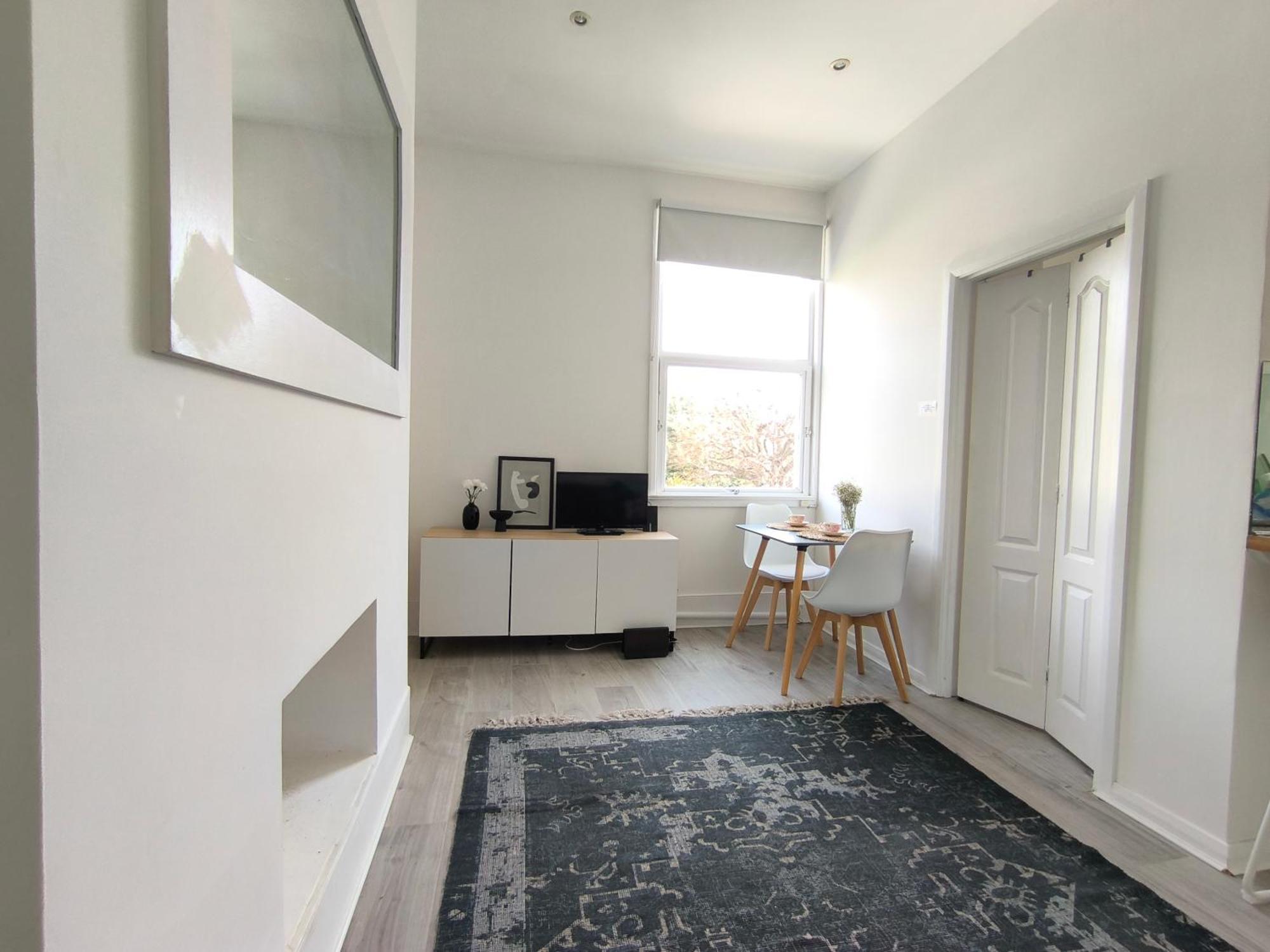 Bright Chiswick Apartment - Great Location London Bagian luar foto