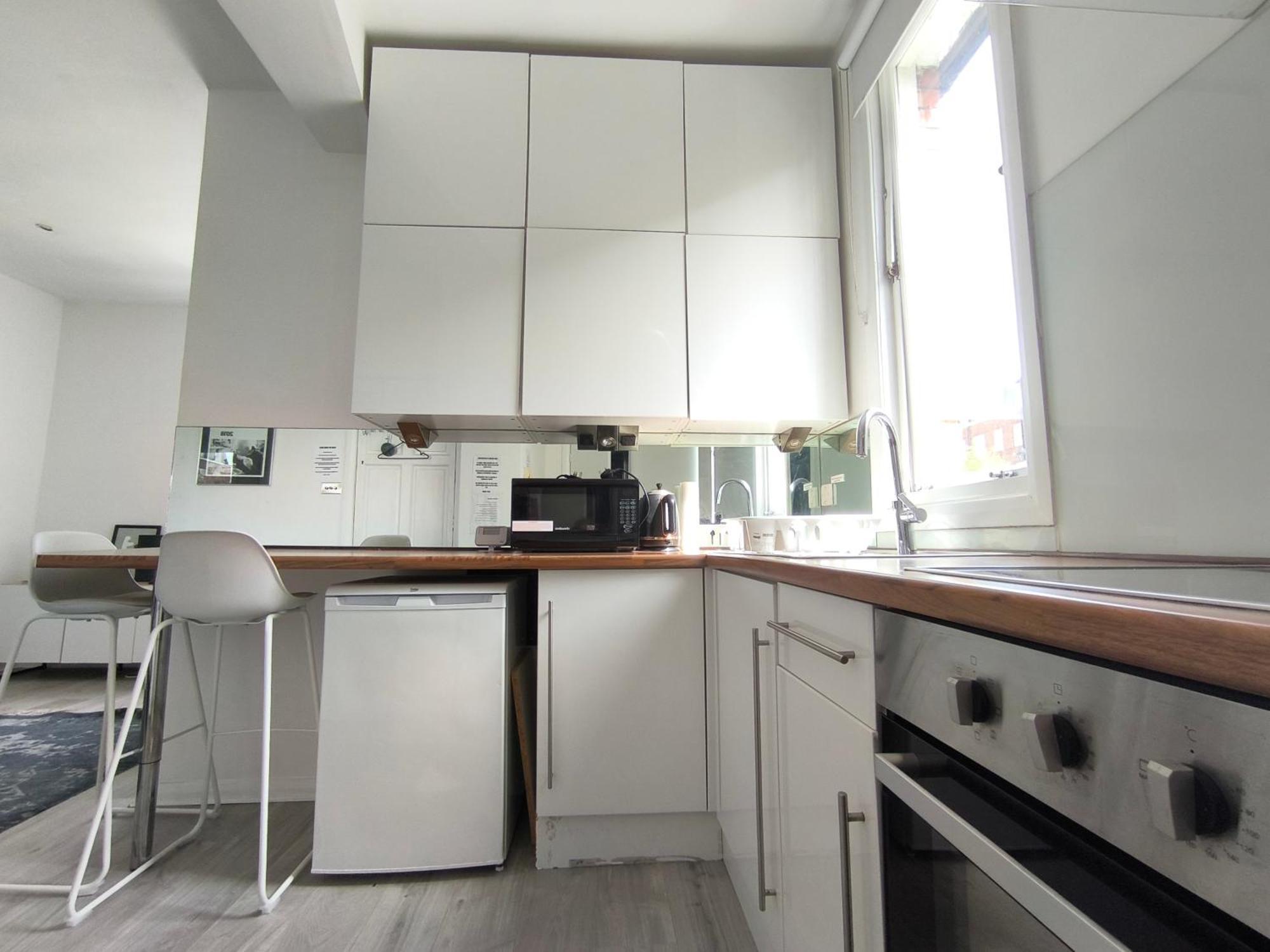 Bright Chiswick Apartment - Great Location London Bagian luar foto