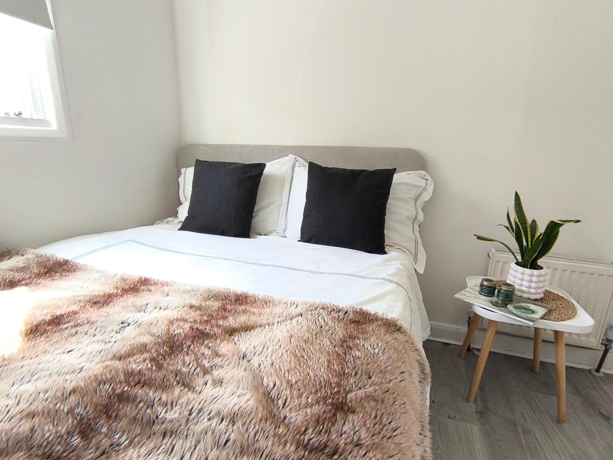 Bright Chiswick Apartment - Great Location London Bagian luar foto